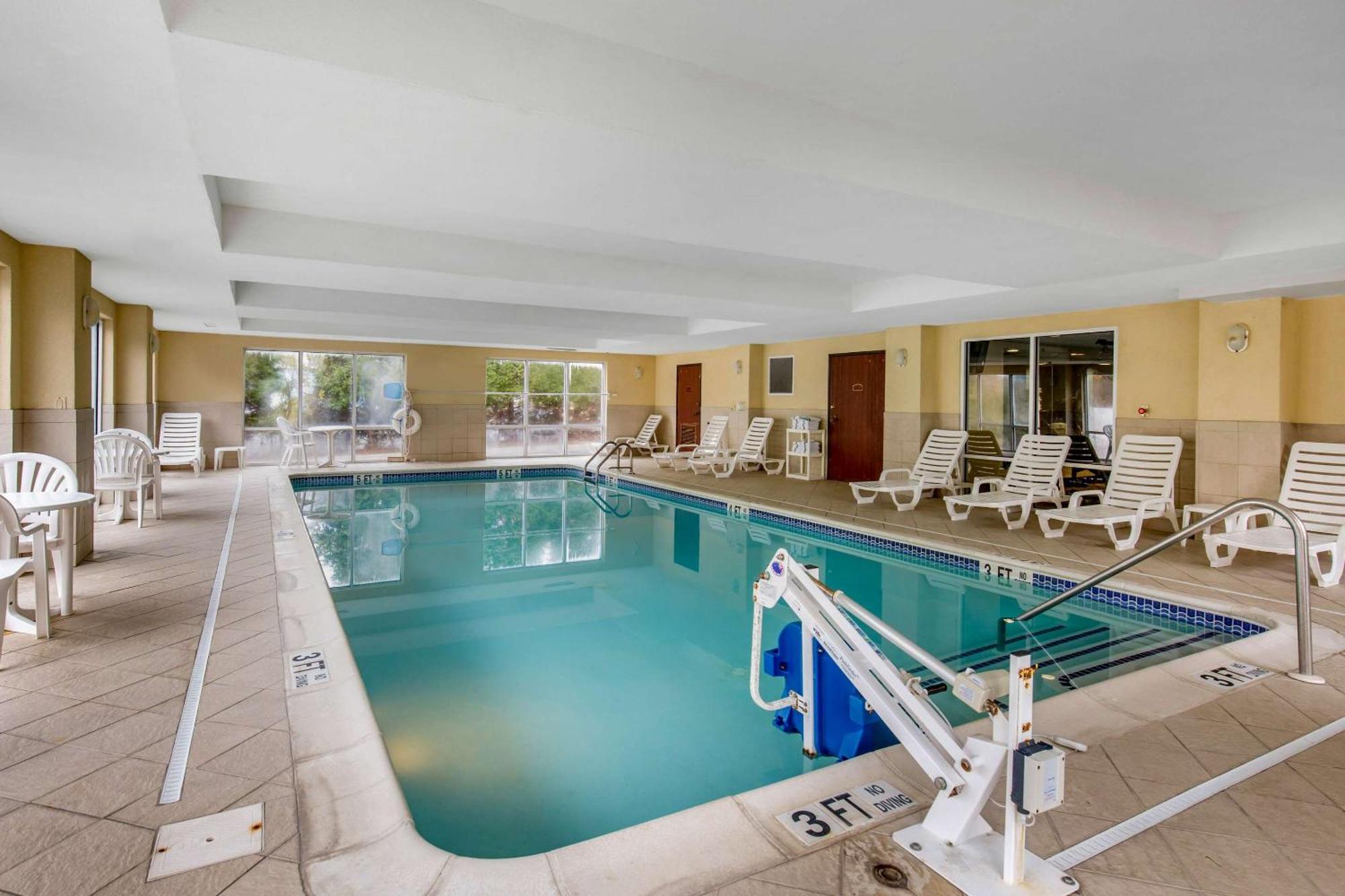 Comfort Suites Сефорд Екстер'єр фото