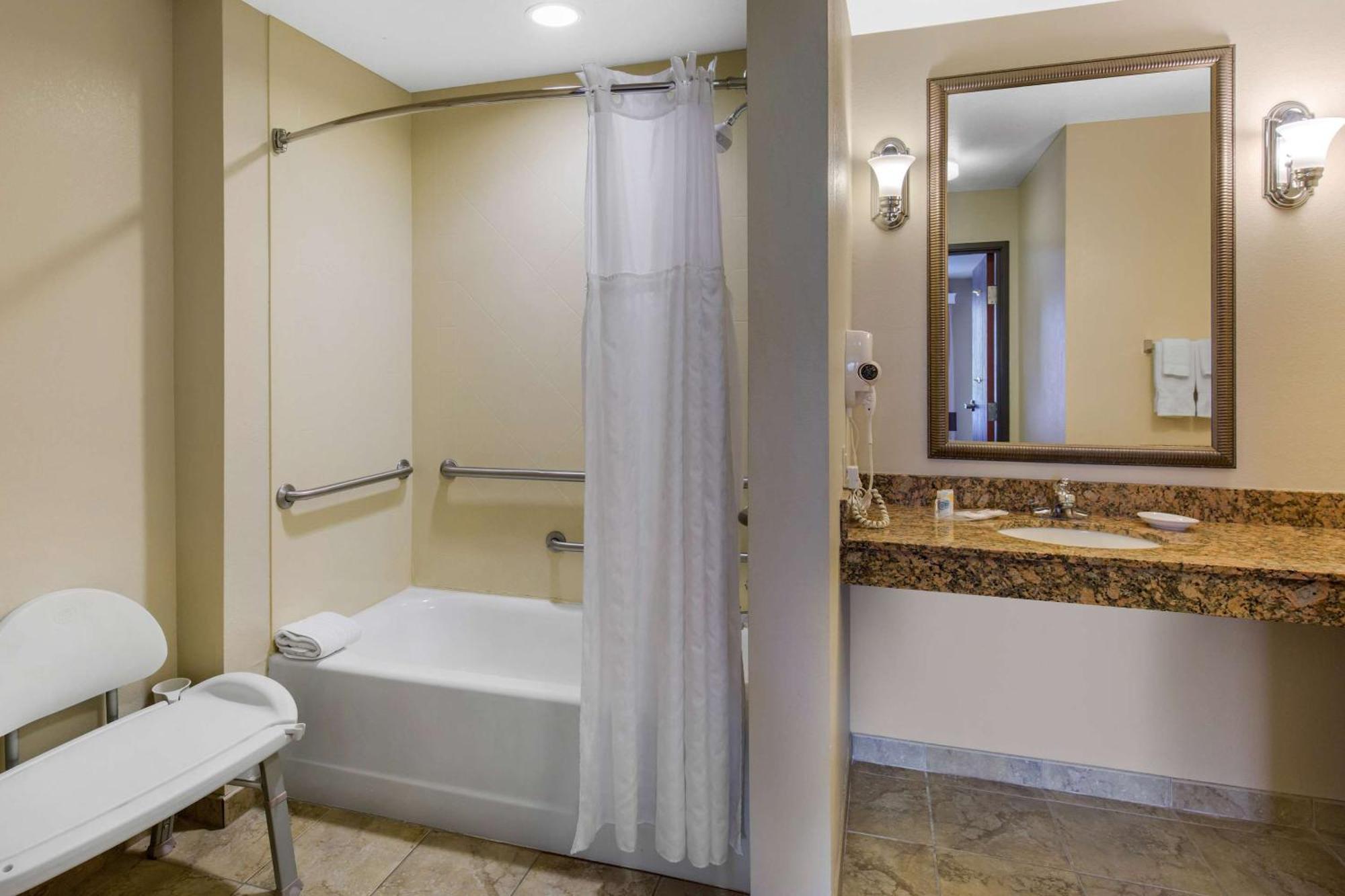 Comfort Suites Сефорд Екстер'єр фото